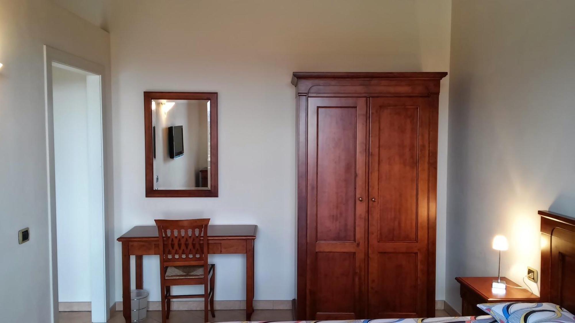 Relais Corte Pontigliardo Cola  Bilik gambar