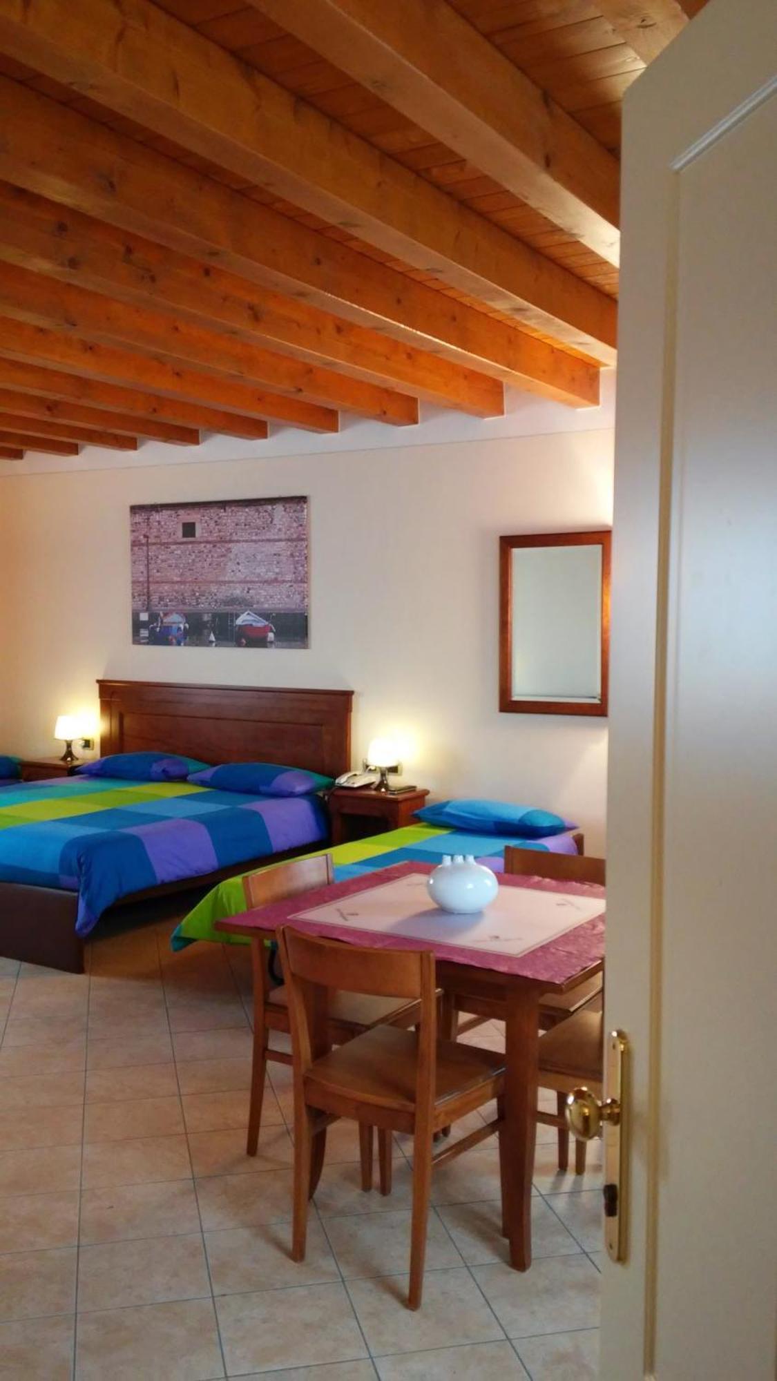 Relais Corte Pontigliardo Cola  Bilik gambar