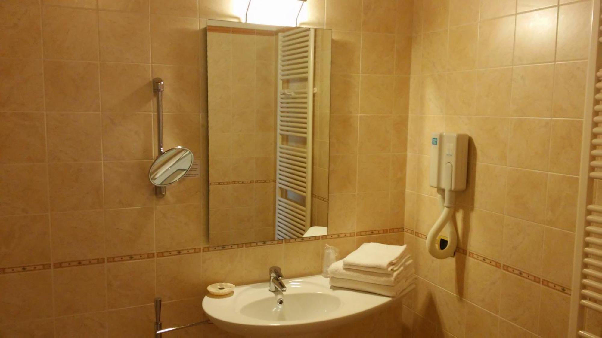Relais Corte Pontigliardo Cola  Bilik gambar