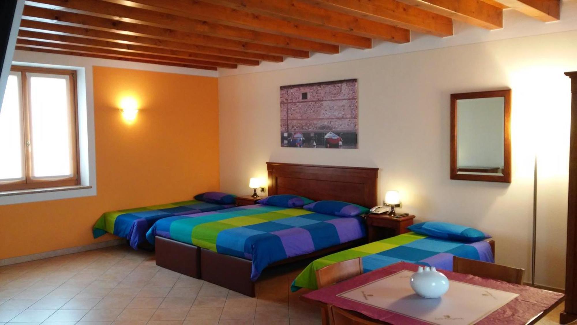 Relais Corte Pontigliardo Cola  Bilik gambar