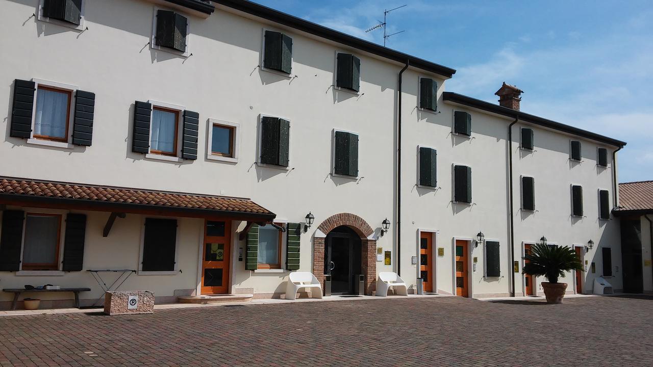 Relais Corte Pontigliardo Cola  Luaran gambar